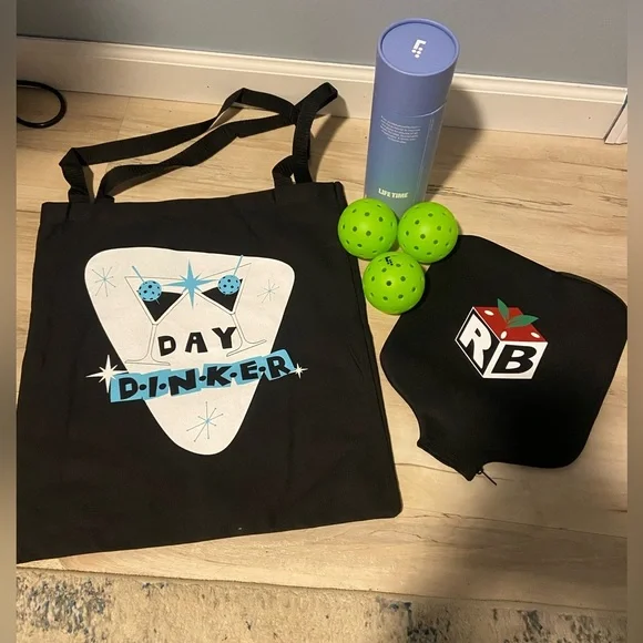 New Pickleball Starter Kit With Canvas Tote, Balls, and Paddle Cover - Picture 4 of 4